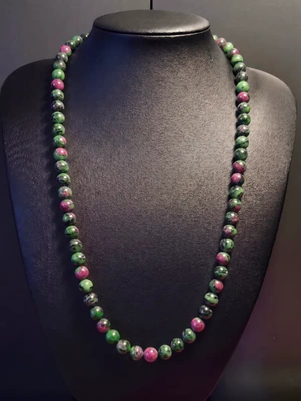 Collar Zoisita Rubí